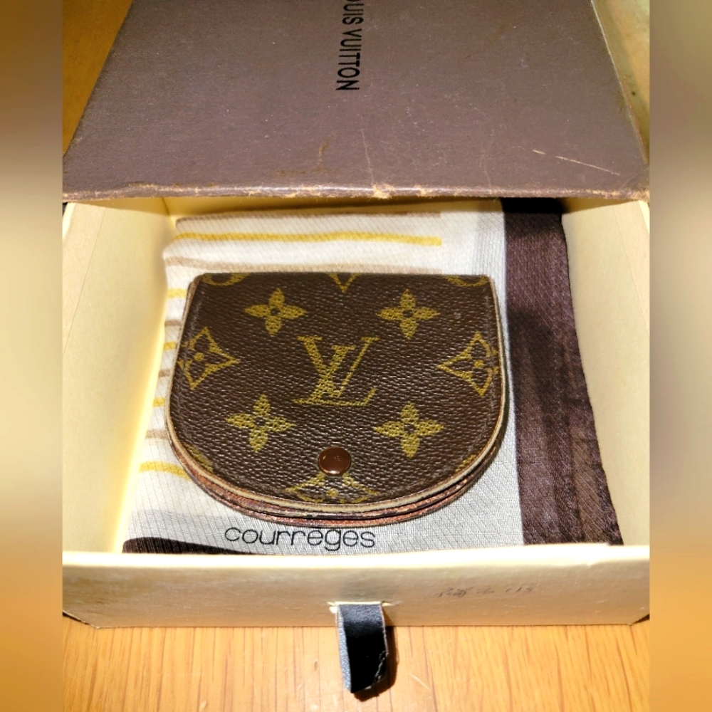 Louis Vuitton Vintage Monogram Round Coin Pouch - Picture 1 of 11
